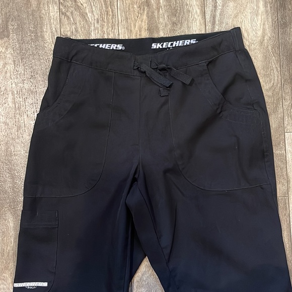 Sketchers Scrub Bottoms Size Extra Small - XS Black Women’s Pants - Picture 2 of 4